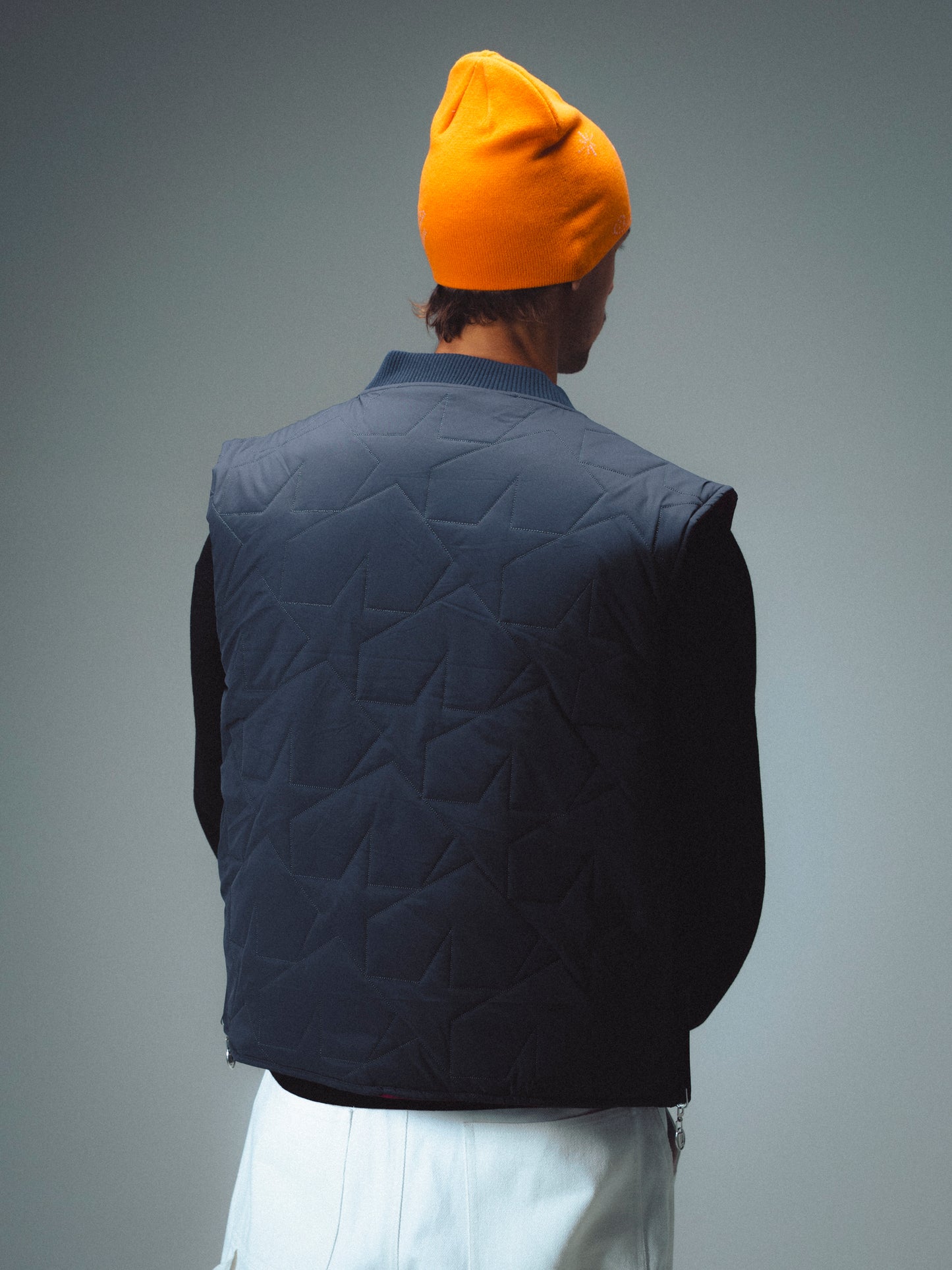 REVERSIBLE SLEEVELESS JACKET - NAVY & RED