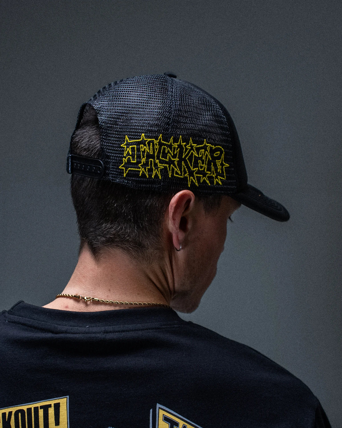 Casquette Jacker trucker Take Back Control noire — produit porté de dos