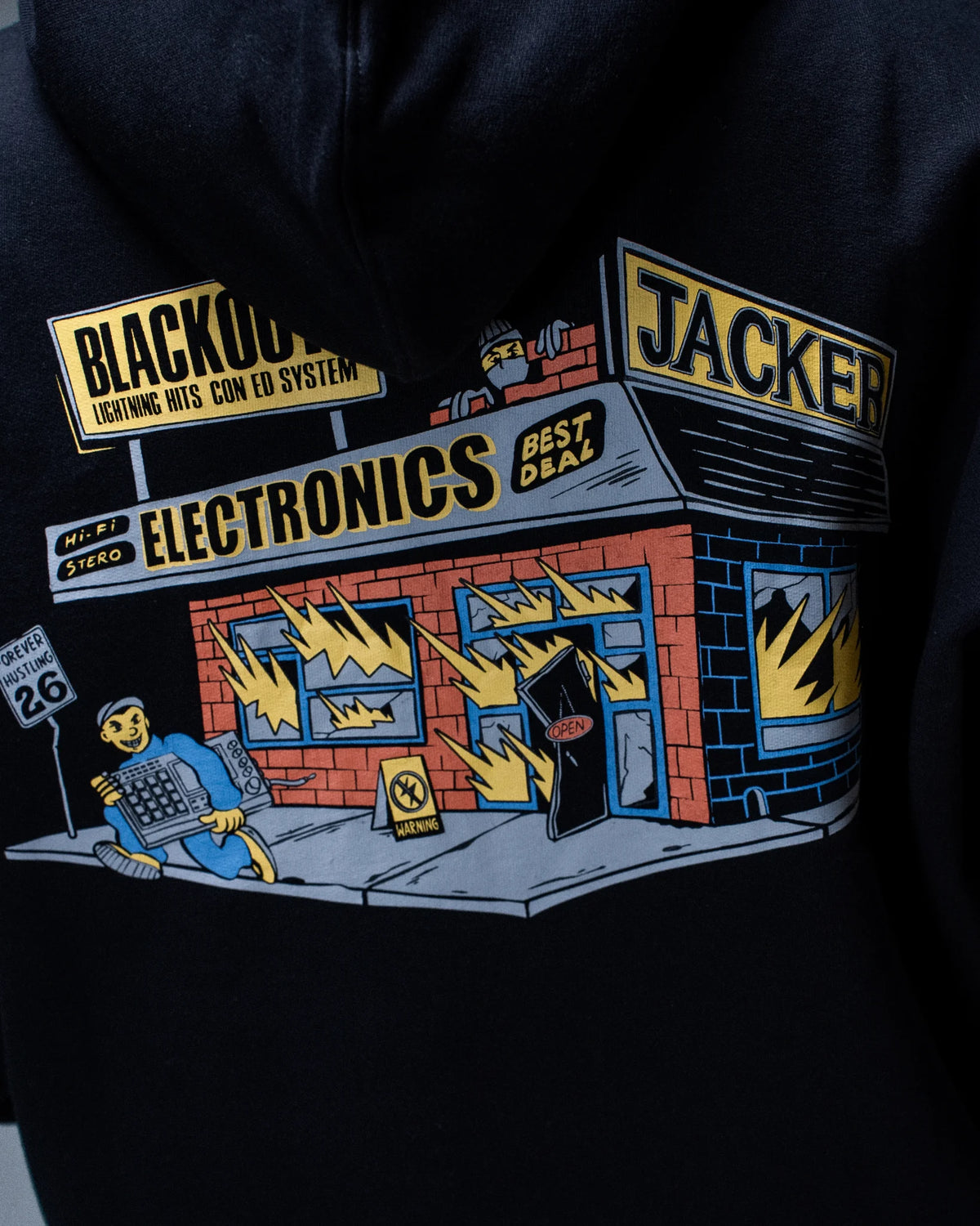 Sweat à capuche Jacker Blackout noir — détail du produit porté de dos