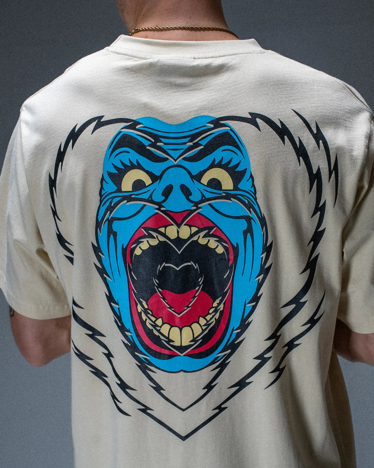 T-shirt Jacker Genesis beige — détail du produit porté de dos