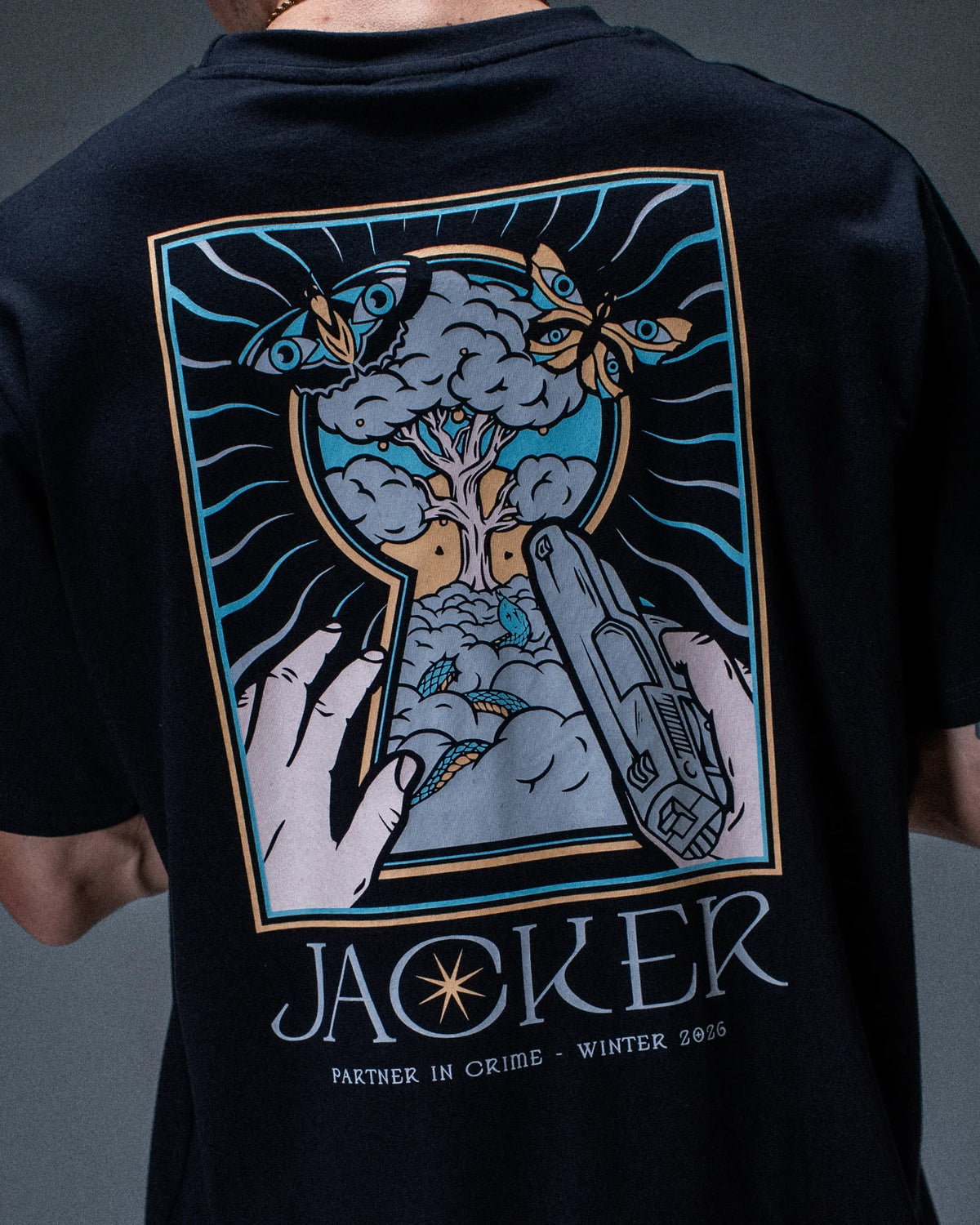 T-shirt Jacker Paradise noir — détail du produit porté de dos