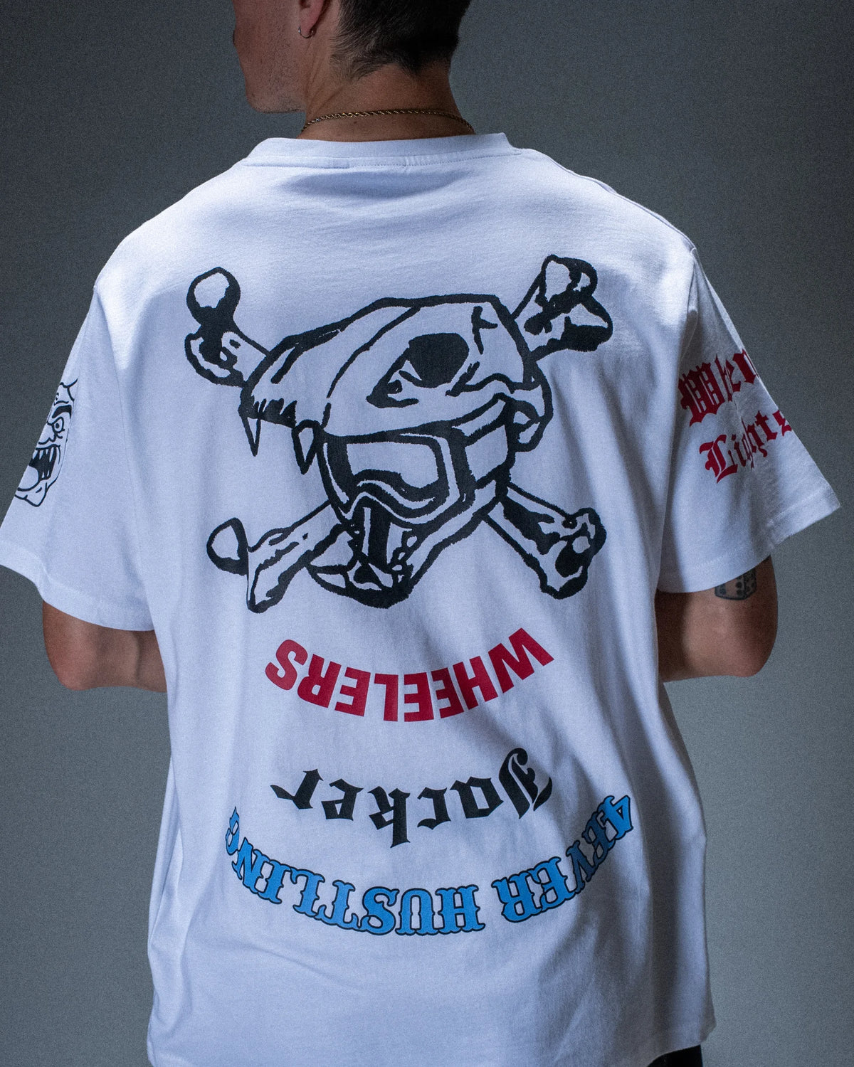 T-shirt Jacker Wild Wheelers blanc — détail du produit porté de dos