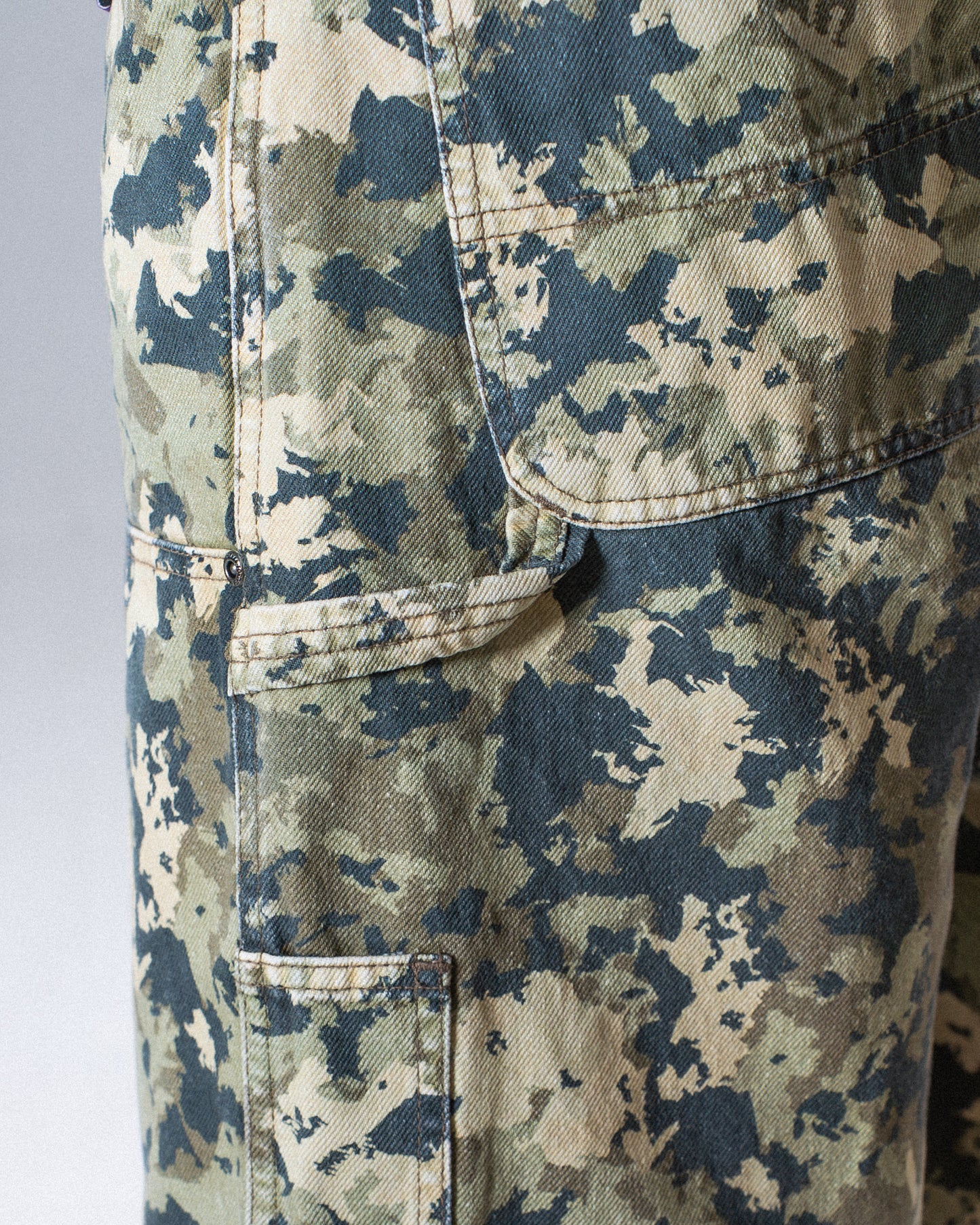 CLASSIC CARPENTER SHORT CAMO