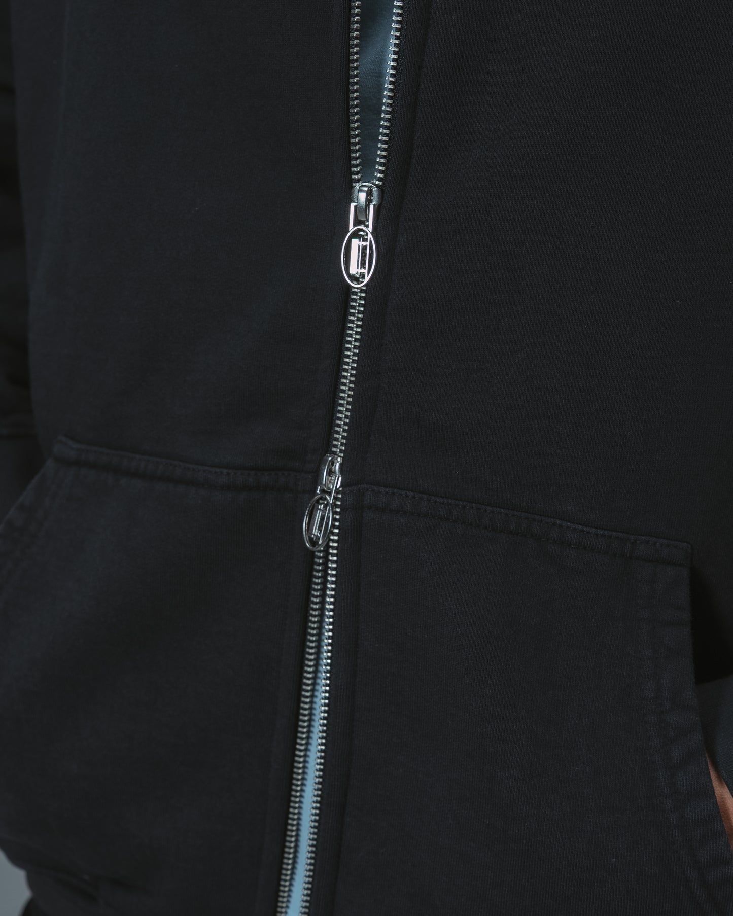 KAREN HOODIE ZIP - BLACK