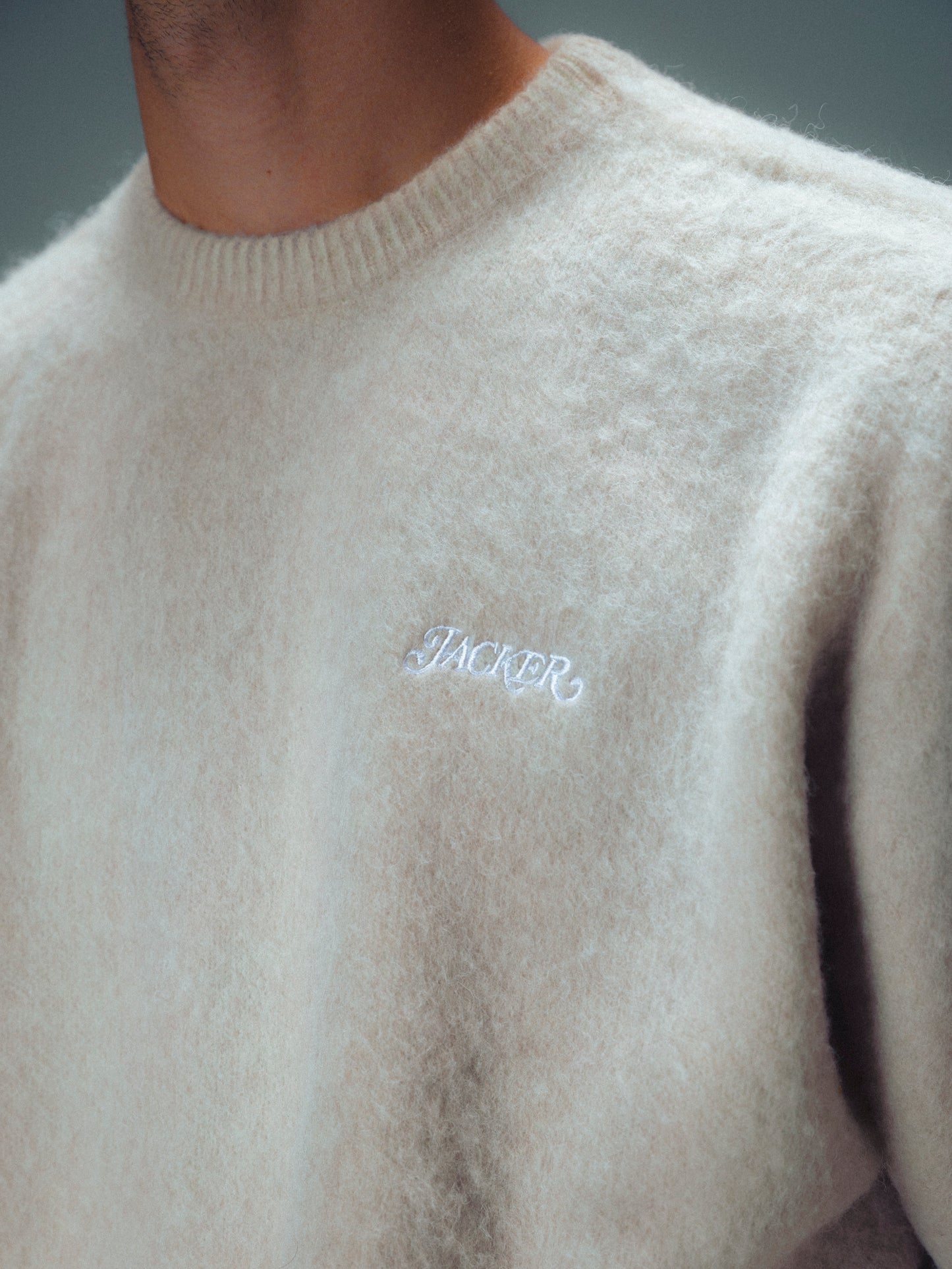 BLUR MOHAIR CREWNECK - BEIGE