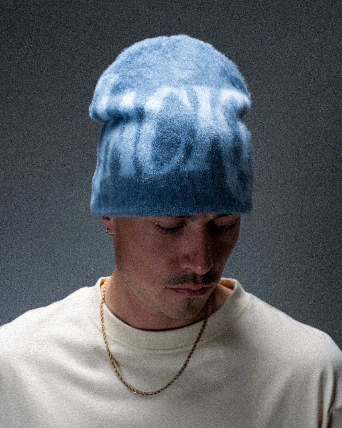 Bonnet Jacker Blur Mohair bleu — produit porté