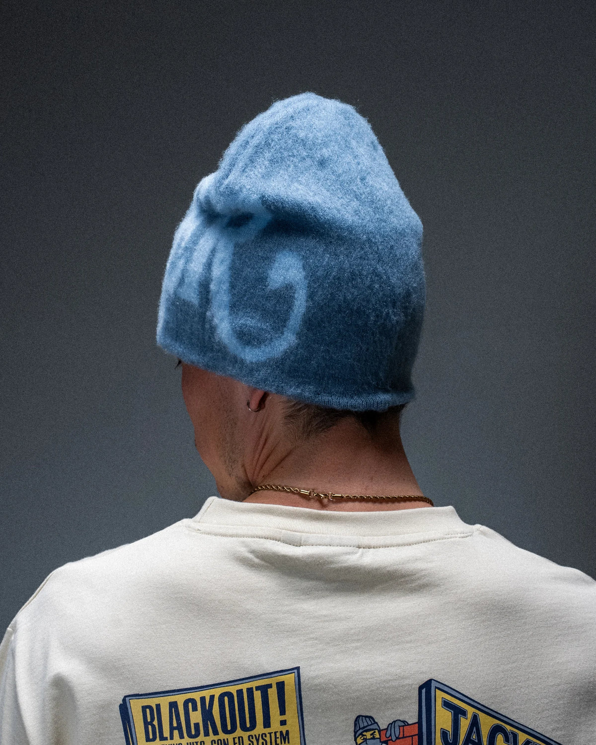 Bonnet Jacker Blur Mohair bleu — produit porté de dos