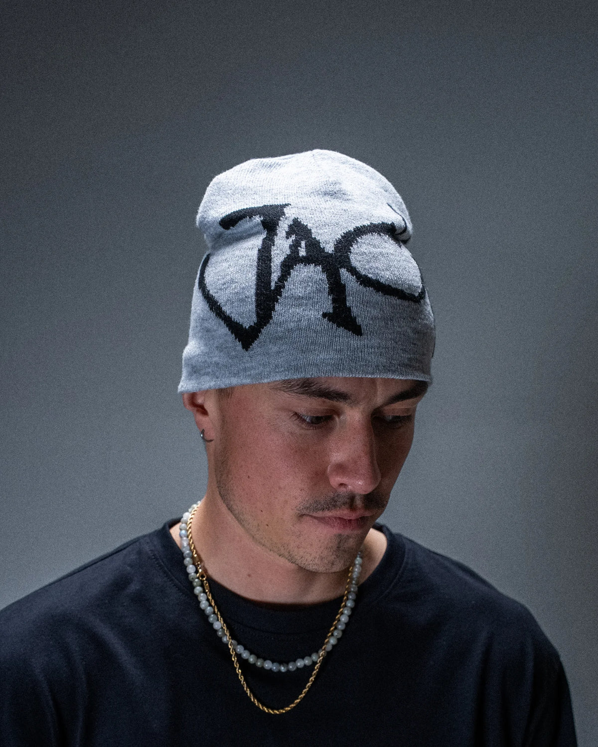 Bonnet Jacker jacquard Knight Writer gris — produit porté