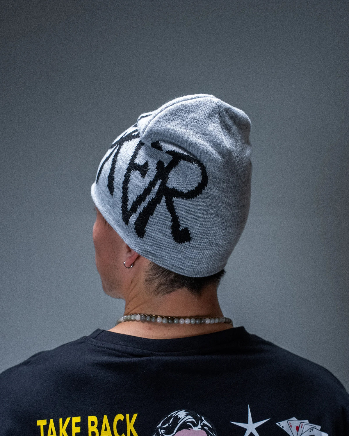 Bonnet Jacker jacquard Knight Writer gris — produit porté de dos