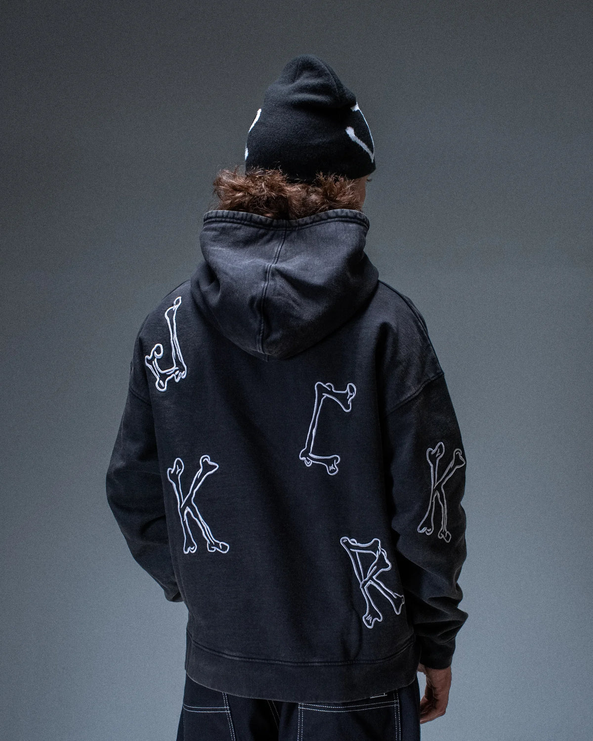 Sweat à capuche Jacker Reckless noir — produit porté de dos
