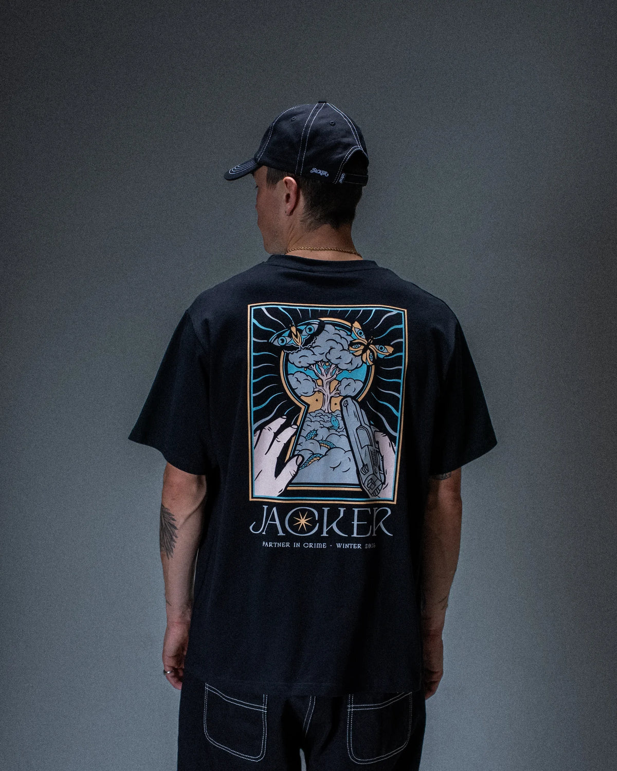T-shirt Jacker Paradise noir — produit porté de dos