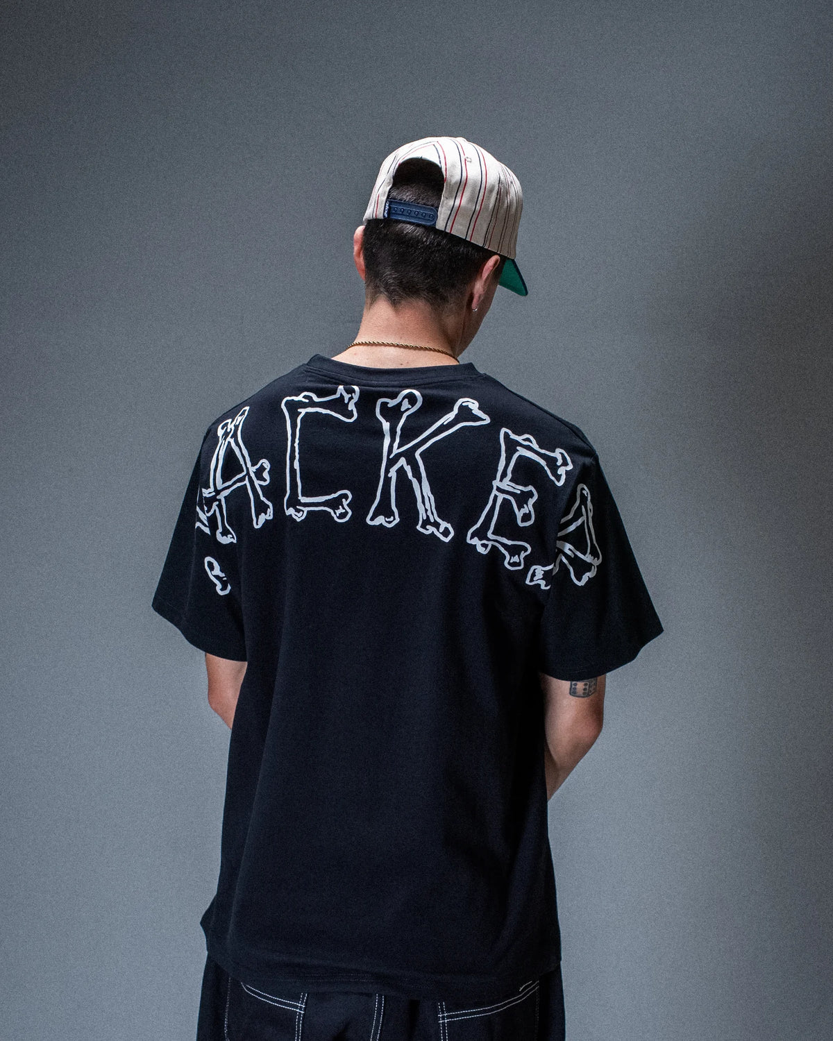 T-shirt Jacker Reckless Frame noir — produit porté de dos