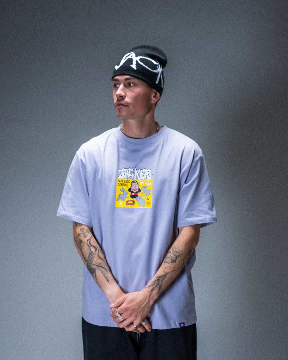 T-shirt Jacker Take Back Control violet — produit porté